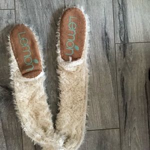 🍋 Lemon weaved long slippers